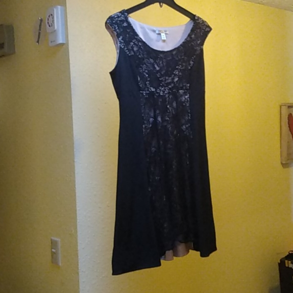 Dress - Picture 1 of 4